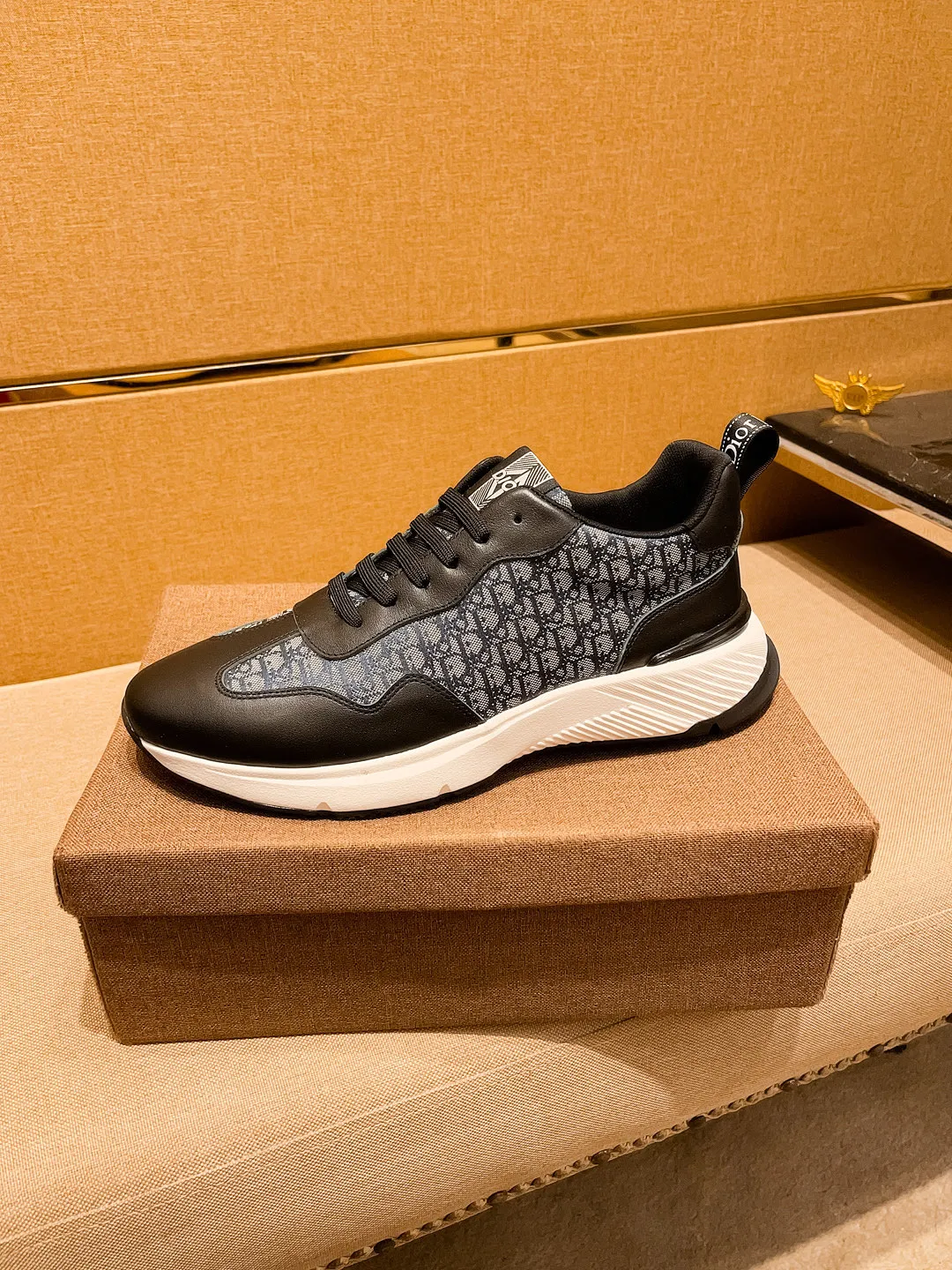 Men's shoes💰 460💰🔥[Dior]🔥Men's high-end brand of shoes official website 1:1 latest masterpiece: the upper is made of Italian imported first-layer cowhide with a comfortable and breathable lining➕original non-slip and wear-resistant outsole🔥, making walking more convenient and comfortable! An exclusive new model, a stunning work, a beautiful 1:1 replica [color] compared to the official quality! Create a fashionable personality to set off your uniqueness! A must-have for trendy men! Classic🔥Size: 38-44 Color: 🔥 2⃣️colors available🔥